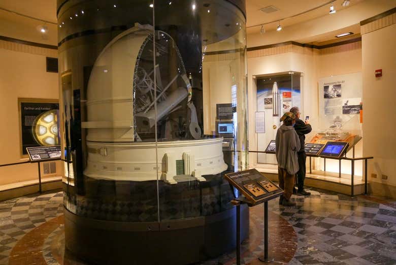 Um enorme telescópio no Observatório Griffith