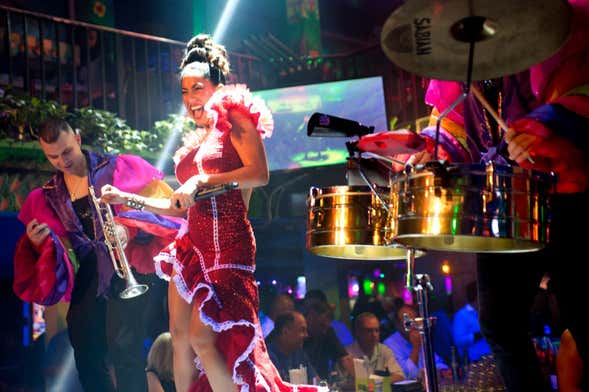 Clase de salsa y bachata en Miami + Entrada a una discoteca