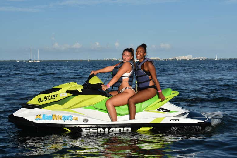Conduciendo una moto de agua en Miami