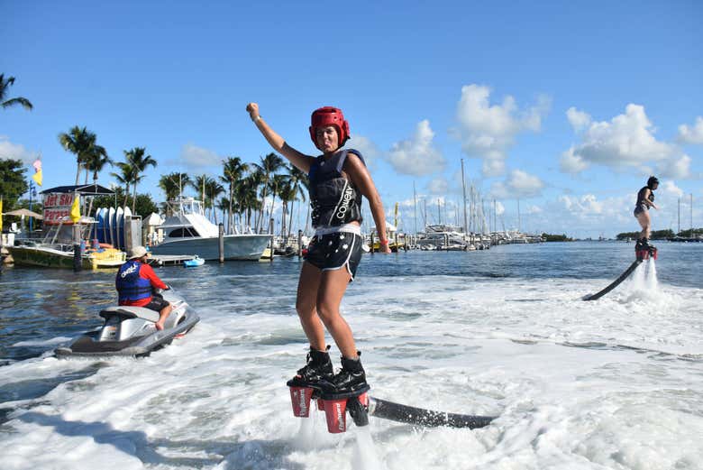 Disfrutando de la experiencia en flyboard