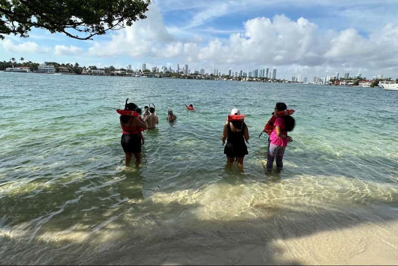 Vous pouvez vous détendre sur le rivage de la plage