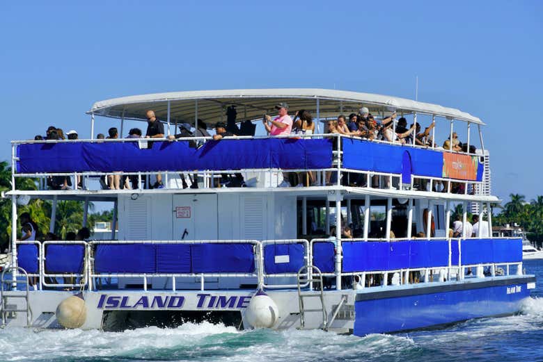 A bordo del barco por la costa de Miami