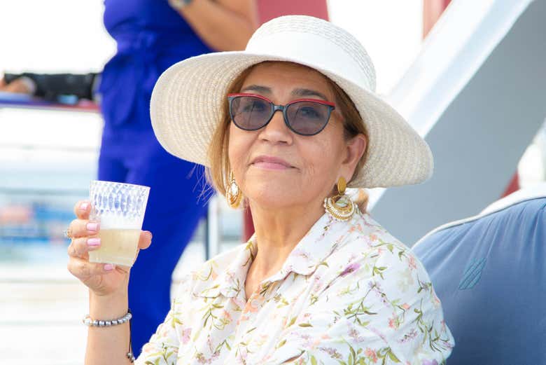 Relajaos con bebidas ilimitadas mientras navegáis