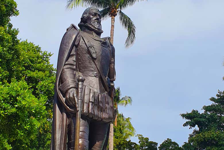 See the statues that line the streets