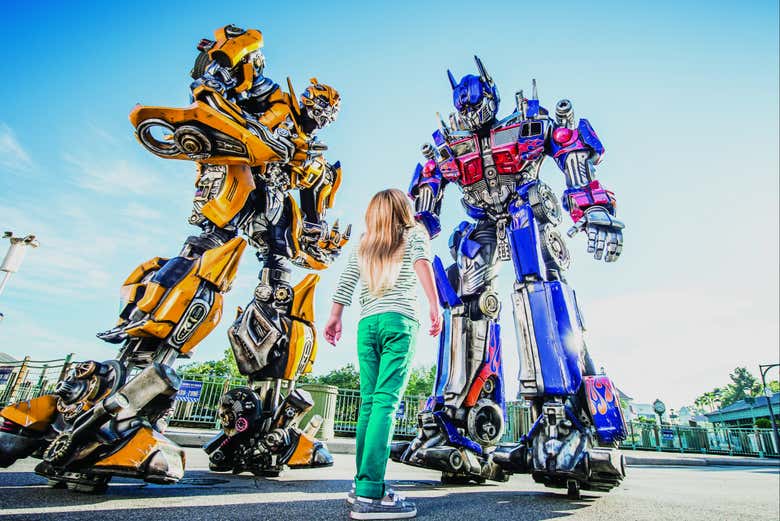Saluez les Autobots de TRANSFORMERS