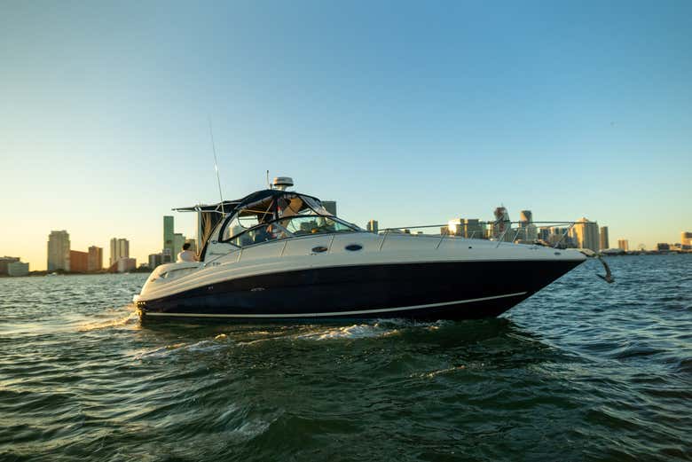 Navegando por Miami en el miniyate