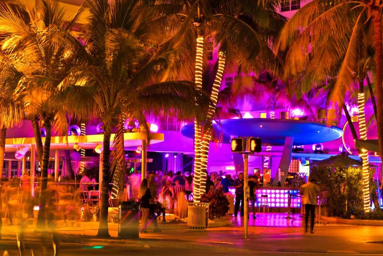 La vida nocturna en Ocean Drive
