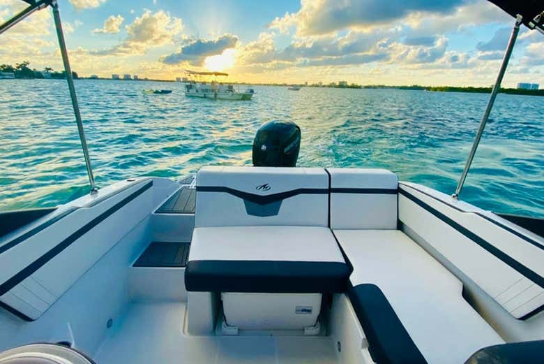 Depuis le bateau, vous contemplerez un paysage magnifique