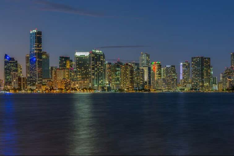 Skyline nocturno de Miami