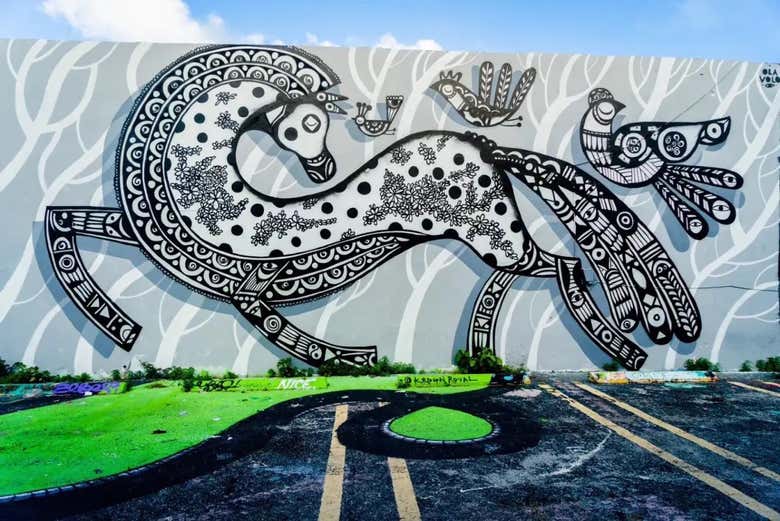 Una vistosa pintura en Wynwood Walls