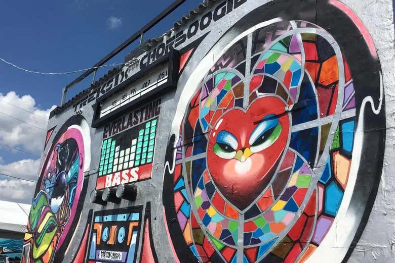 Os podréis sacar una foto con los coloridos murales