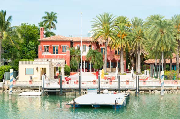 Paseo en barco por Las Casas de los Famosos