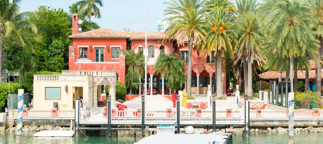 Paseo en barco por Las Casas de los Famosos