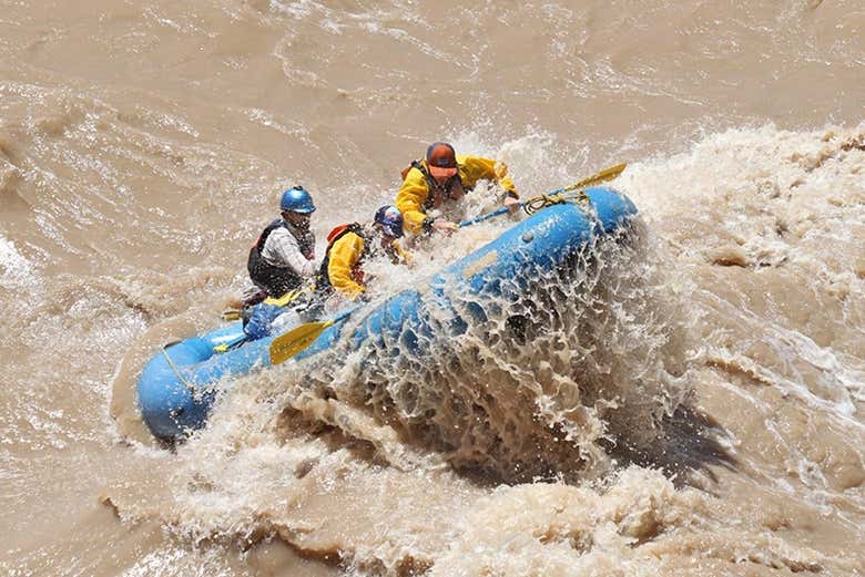 Partecipanti sulla zattera di rafting