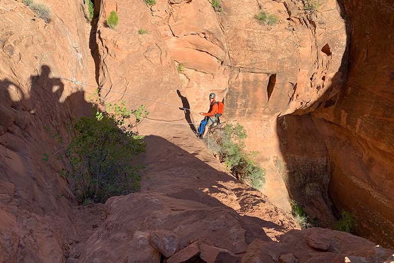 Descendo por um cânion de Moab