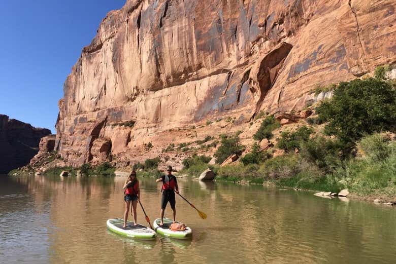 Couple faisant du paddle à Moab