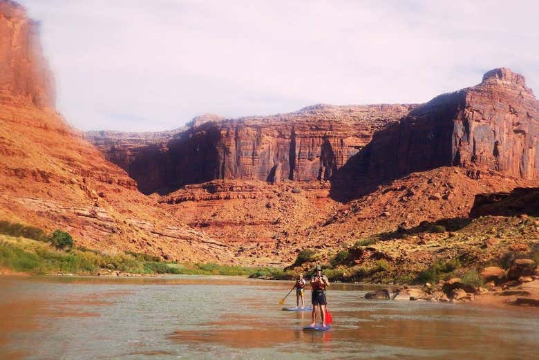 Faites du paddle sur le fleuve Colorado