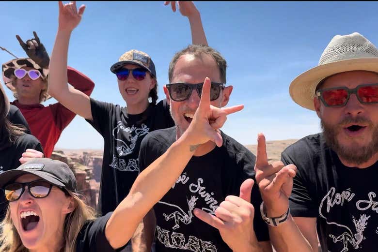 La adrenalina a tope después del salto de péndulo en Moab