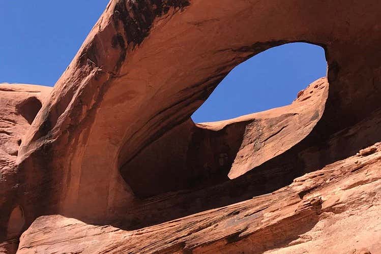 Um dos famosos arcos de Mystery Valley