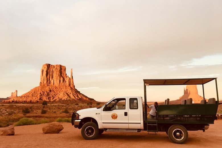 Vehículo con el que viajaremos por Monument Valley