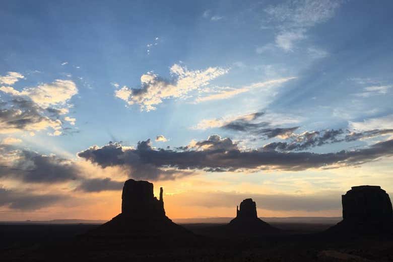 El amanecer en Monument Valley