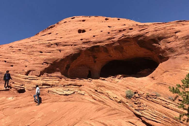 Visitando as grutas de Mystery Valley