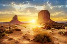 Monument Valley al amanecer o al atardecer