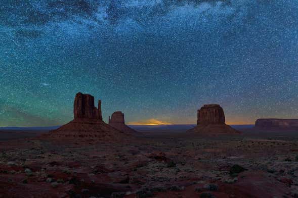 Observación de estrellas en Monument Valley