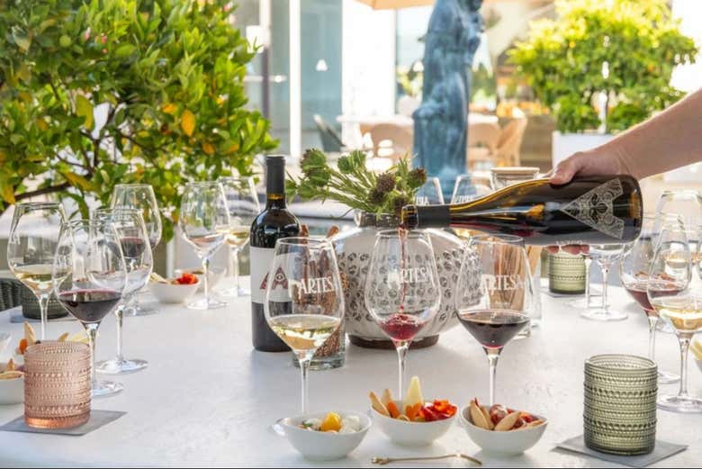 Durante la degustación de vino Artesa