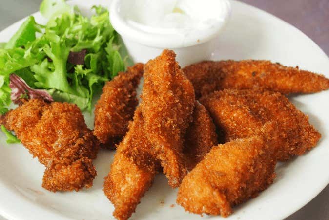 Tiras de pollo empanadas