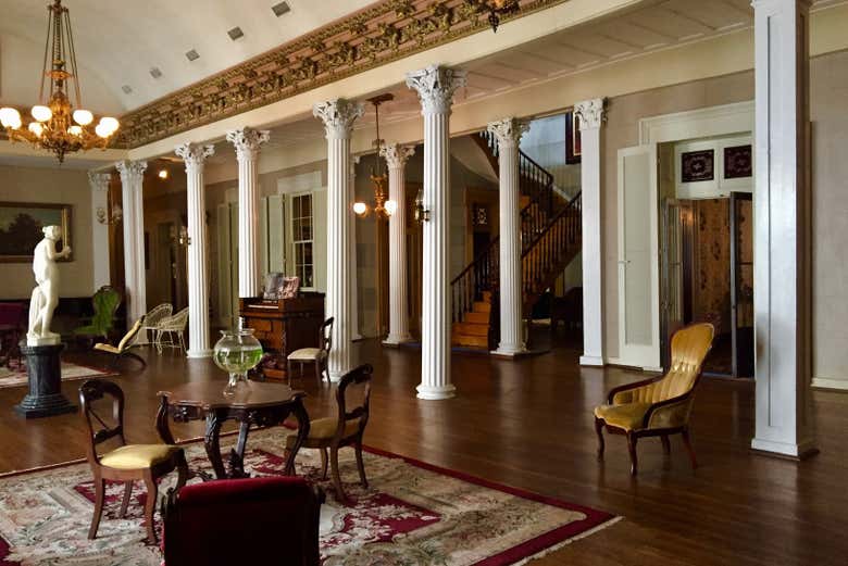 Vestíbulo principal de la Mansión Belmont