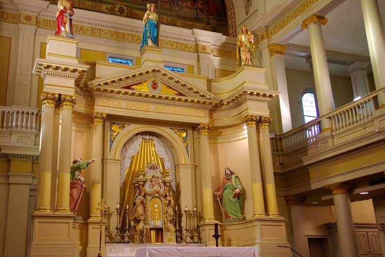 Detalles dorados del altar mayor