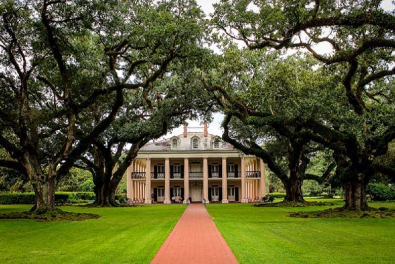 Fachada principal de la plantación Oak Alley