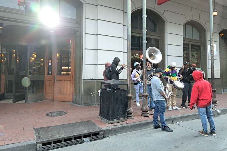Músicos no Bairro Francês de New Orleans