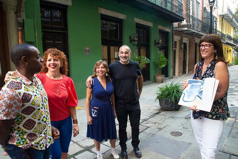 Atendiendo a las explicaciones del guía