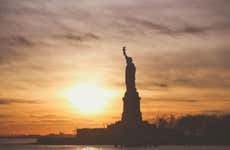Crucero nocturno por Manhattan y la Estatua de la Libertad