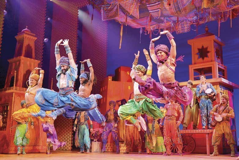 Danseurs de la comédie musicale Aladdin