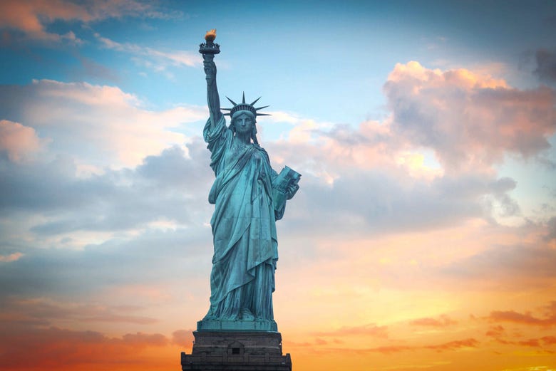 Statua della Libertà al tramonto