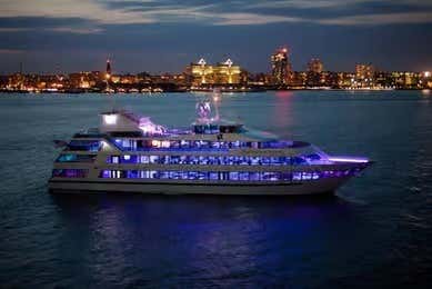 El barco en el que navegaremos por el río Hudson