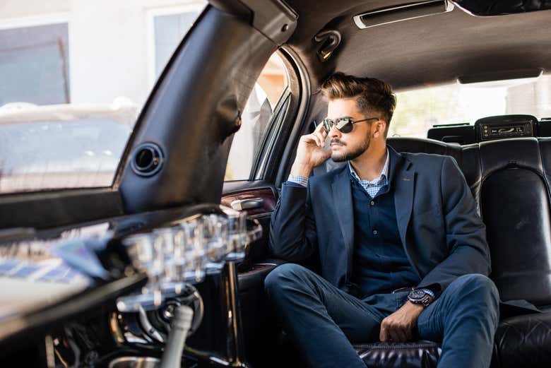 Touring New York City by limousine