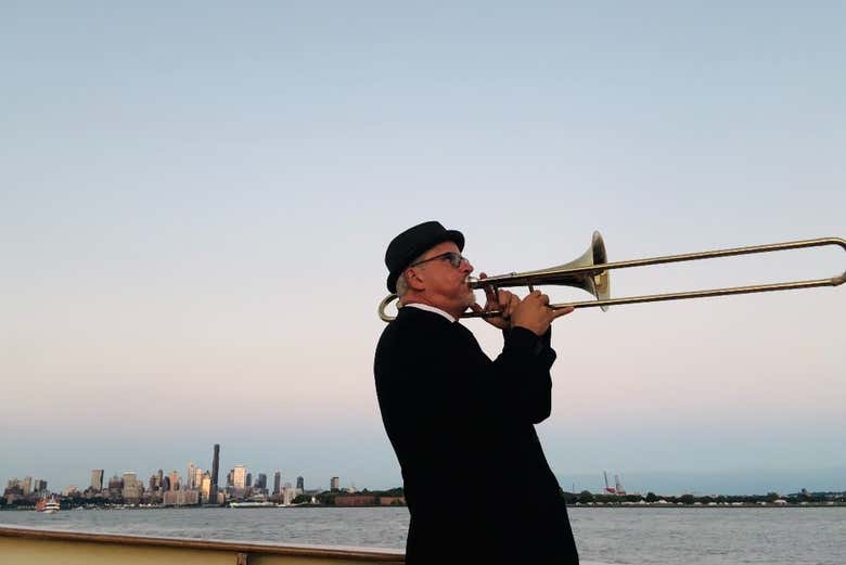 ¿Qué tal si disfrutáis de un concierto de jazz a bordo?