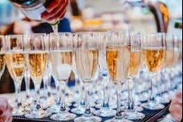 Copas de vino para brindar