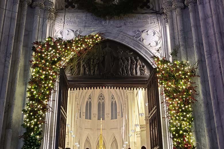 La decoración navideña de la catedral de Nueva York