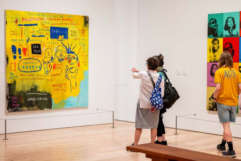 Contemplando un'opera d'arte