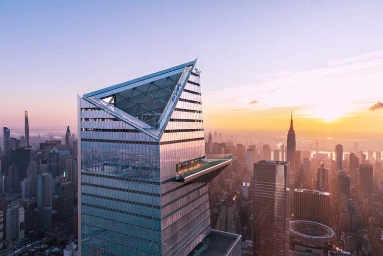 Panoramic view of the 30 Hudson Yards building