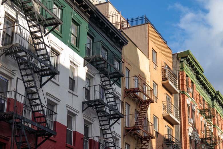 Edificios con la bandera italiana