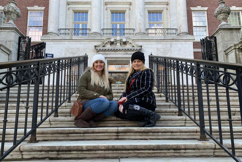 Enjoy this tour for Gossip Girl fans!