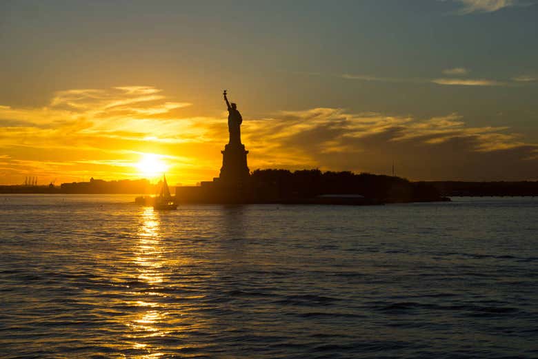 Estatua de la Libertad al atardecer