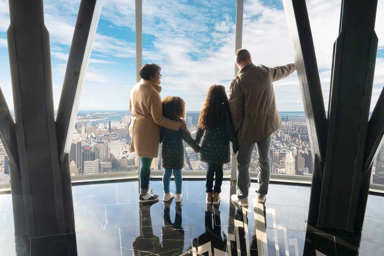 Una familia en el mirador del Empire State