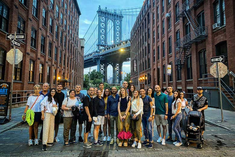 Una foto di gruppo durante il tour di New York al tramonto